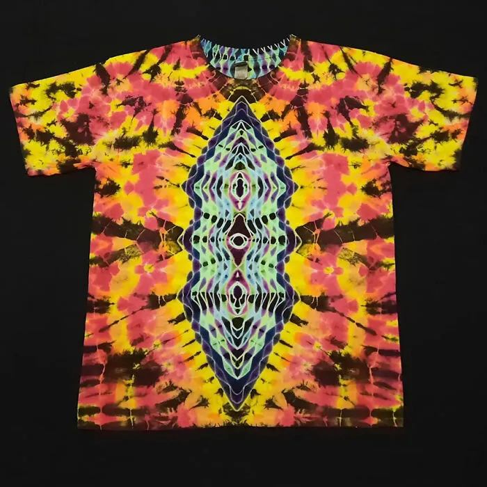 This Tie-Dye Artist Creates Very Detailed Patterned T-Shirts (49 Pics)