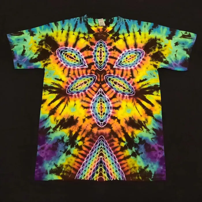This Tie-Dye Artist Creates Very Detailed Patterned T-Shirts (49 Pics)