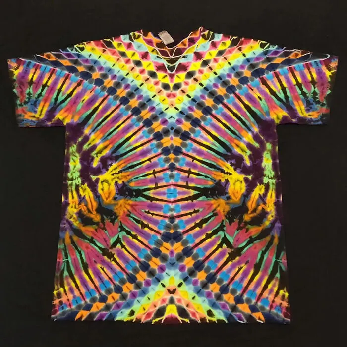 This Tie-Dye Artist Creates Very Detailed Patterned T-Shirts (49 Pics)