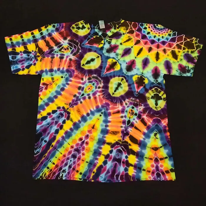 This Tie-Dye Artist Creates Very Detailed Patterned T-Shirts (49 Pics)