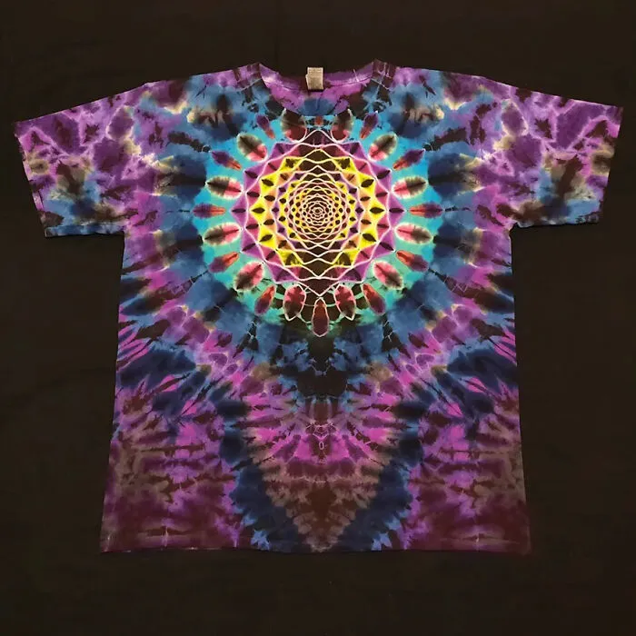 This Tie-Dye Artist Creates Very Detailed Patterned T-Shirts (49 Pics)