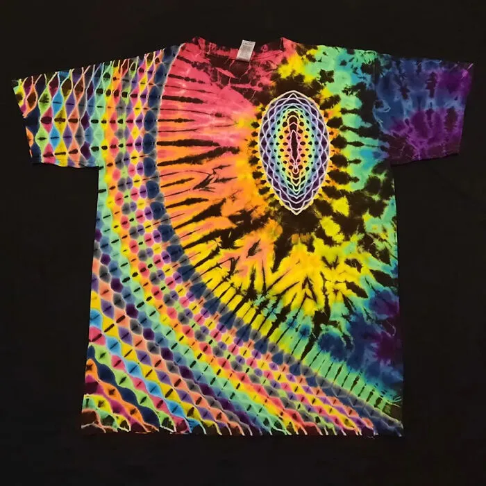 This Tie-Dye Artist Creates Very Detailed Patterned T-Shirts (49 Pics)