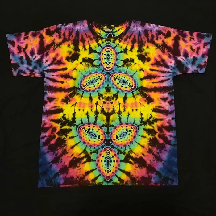 This Tie-Dye Artist Creates Very Detailed Patterned T-Shirts (49 Pics)