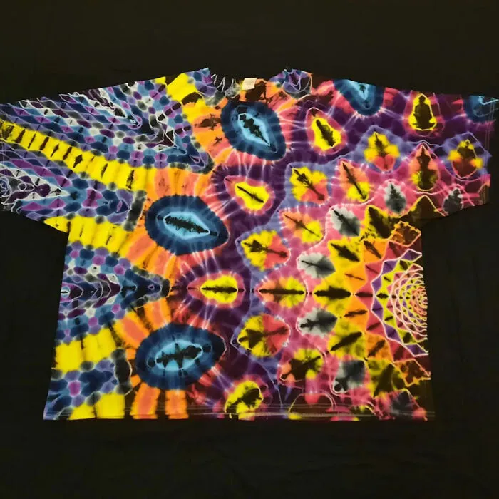 This Tie-Dye Artist Creates Very Detailed Patterned T-Shirts (49 Pics)