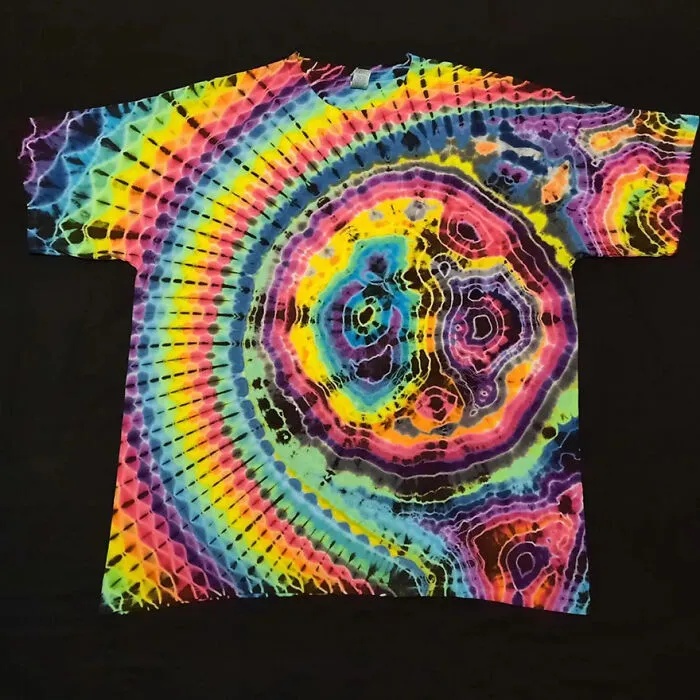 This Tie-Dye Artist Creates Very Detailed Patterned T-Shirts (49 Pics)