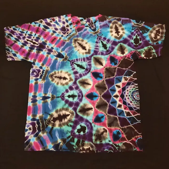 This Tie-Dye Artist Creates Very Detailed Patterned T-Shirts (49 Pics)