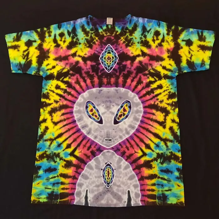 This Tie-Dye Artist Creates Very Detailed Patterned T-Shirts (49 Pics)