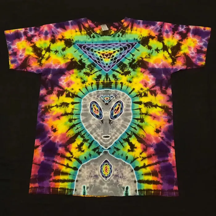 This Tie-Dye Artist Creates Very Detailed Patterned T-Shirts (49 Pics)
