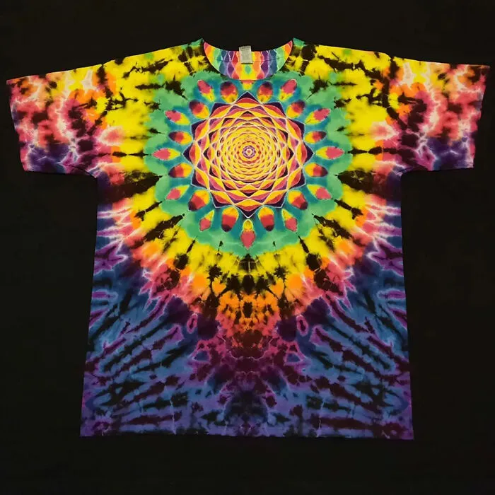This Tie-Dye Artist Creates Very Detailed Patterned T-Shirts (49 Pics)