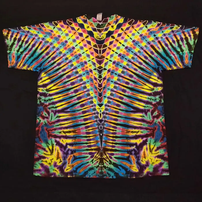 This Tie-Dye Artist Creates Very Detailed Patterned T-Shirts (49 Pics)