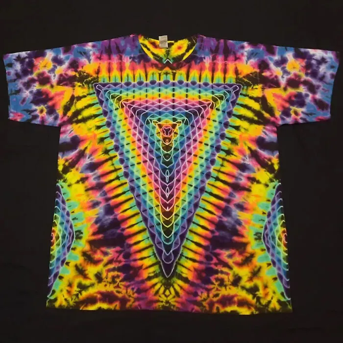 This Tie-Dye Artist Creates Very Detailed Patterned T-Shirts (49 Pics)