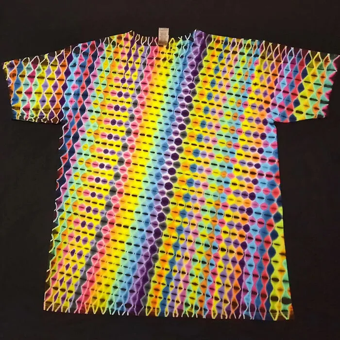 This Tie-Dye Artist Creates Very Detailed Patterned T-Shirts (49 Pics)