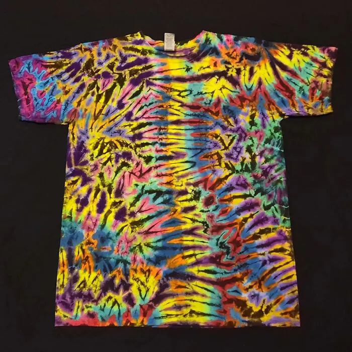 This Tie-Dye Artist Creates Very Detailed Patterned T-Shirts (49 Pics)