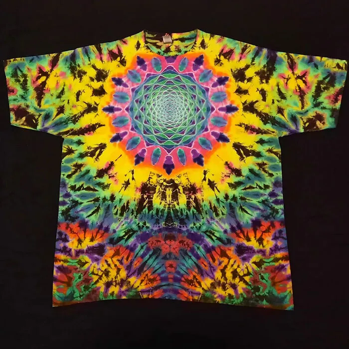 This Tie-Dye Artist Creates Very Detailed Patterned T-Shirts (49 Pics)