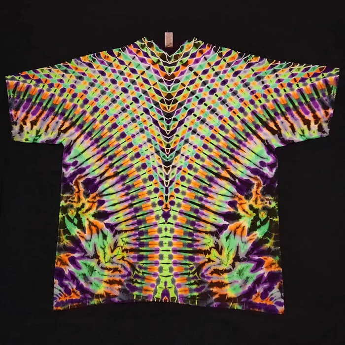 This Tie-Dye Artist Creates Very Detailed Patterned T-Shirts (49 Pics)