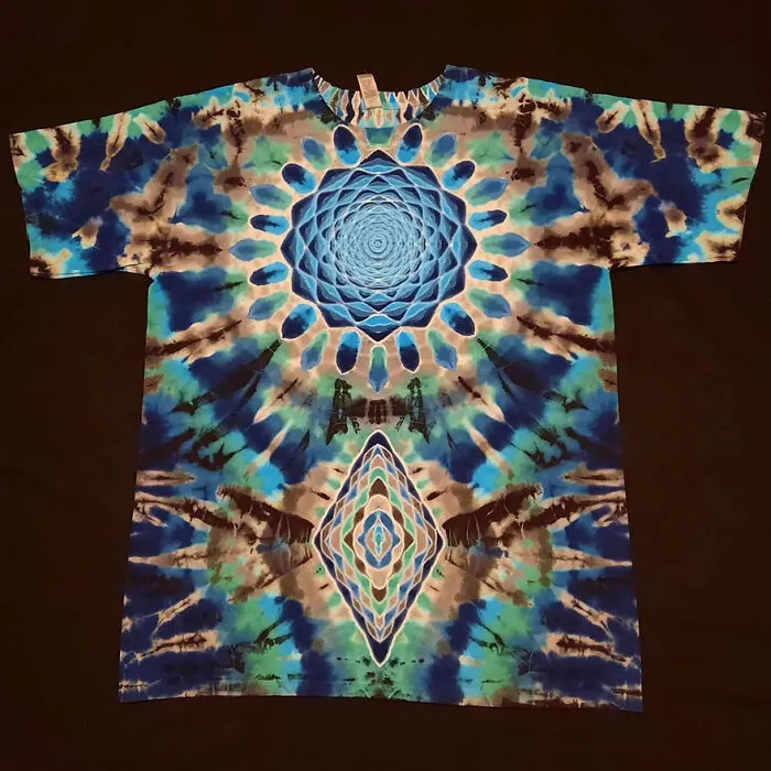This Tie-Dye Artist Creates Very Detailed Patterned T-Shirts (49 Pics)