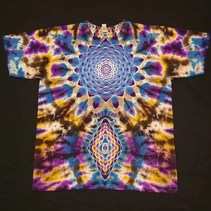 This Tie-Dye Artist Creates Very Detailed Patterned T-Shirts (49 Pics)