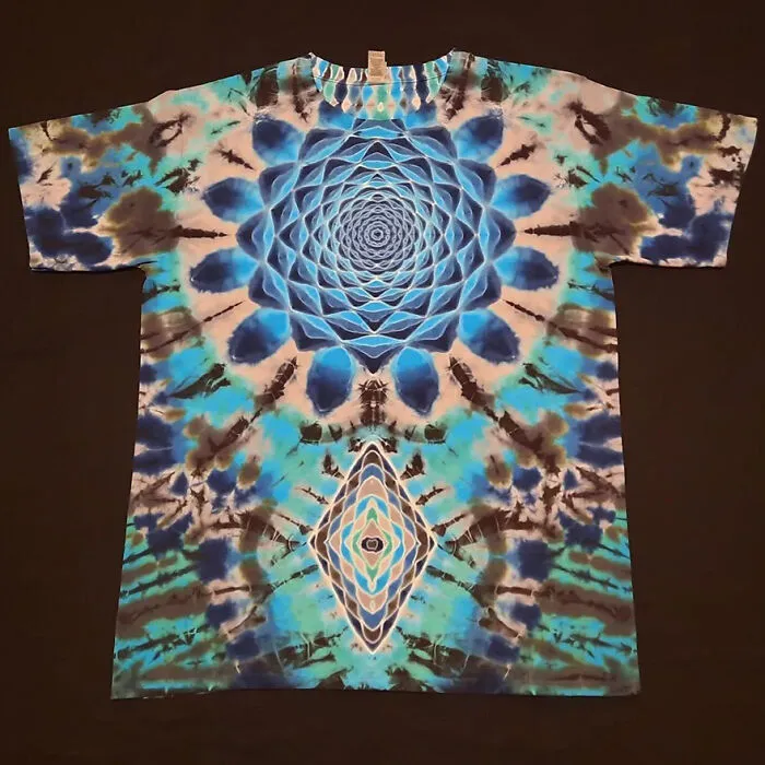This Tie-Dye Artist Creates Very Detailed Patterned T-Shirts (49 Pics)