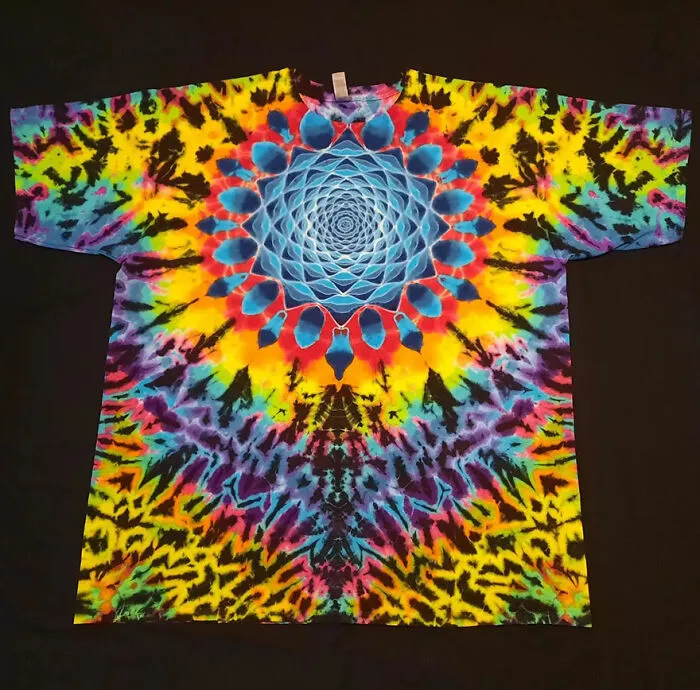 This Tie-Dye Artist Creates Very Detailed Patterned T-Shirts (49 Pics)