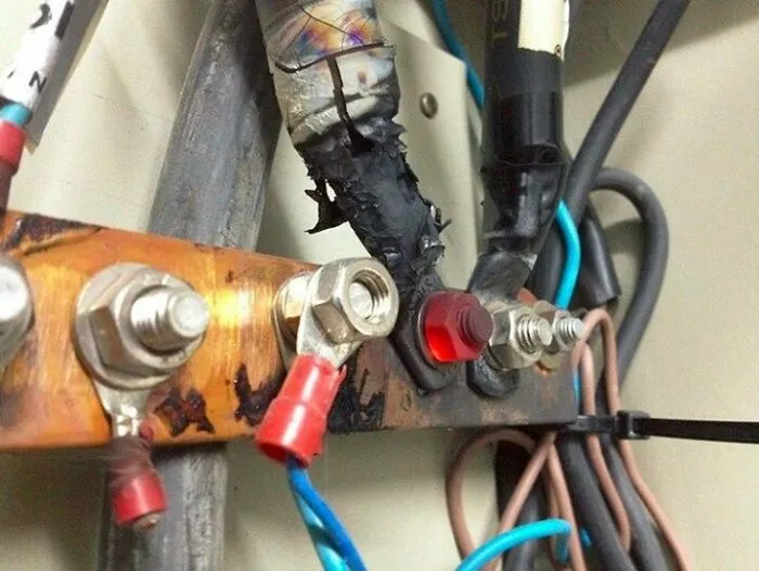 Trainee: What's That Red Ligth On The Grounding Box Engineer: Red Light ??? Send A Photo