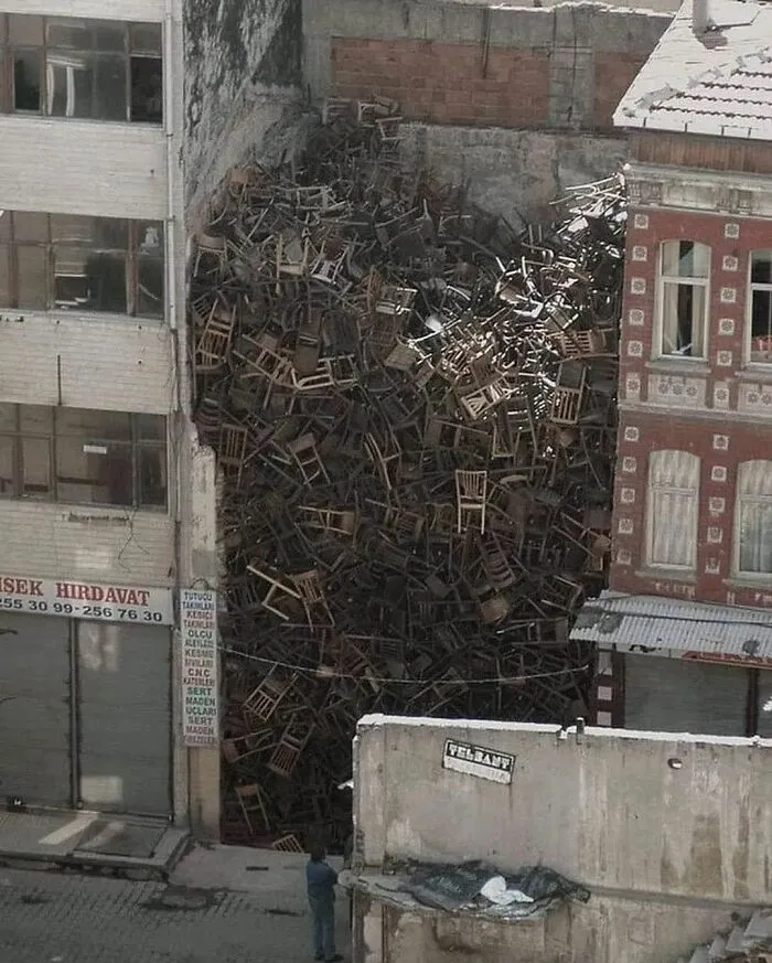 "Accidental Surrealism": 50 Unbelievable Pictures That Make One Do A Double Take (New Pics)