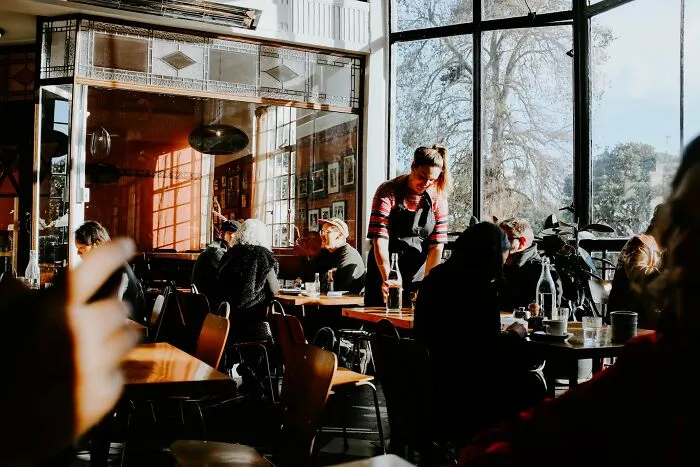 30 Restaurant Red Flags That Chefs Say You Shouldn't Ignore