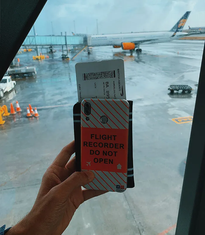 "People Who Work For Airlines, What Are Secrets Passengers Don't Know?" (30 Answers)