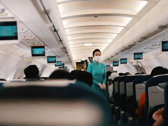 "People Who Work For Airlines, What Are Secrets Passengers Don't Know?" (30 Answers)