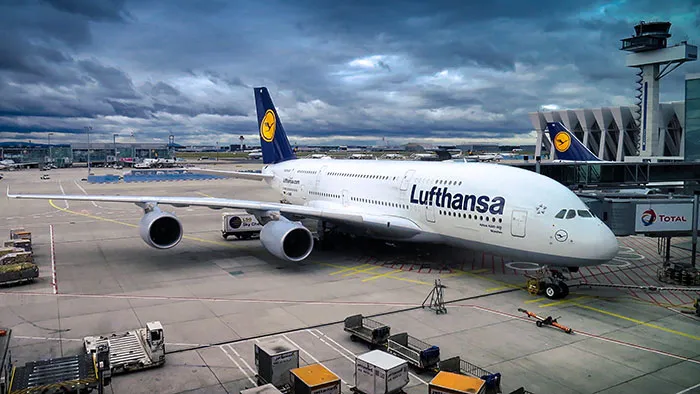 "People Who Work For Airlines, What Are Secrets Passengers Don't Know?" (30 Answers)