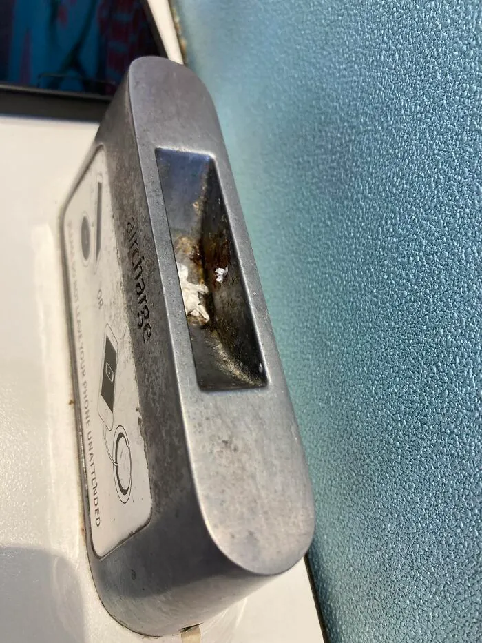 Punto de recarga de teléfonos en McDonald's