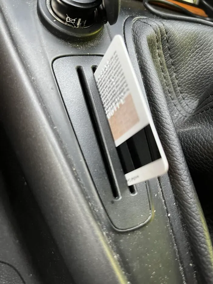 Este tarjetero en un Ford Focus