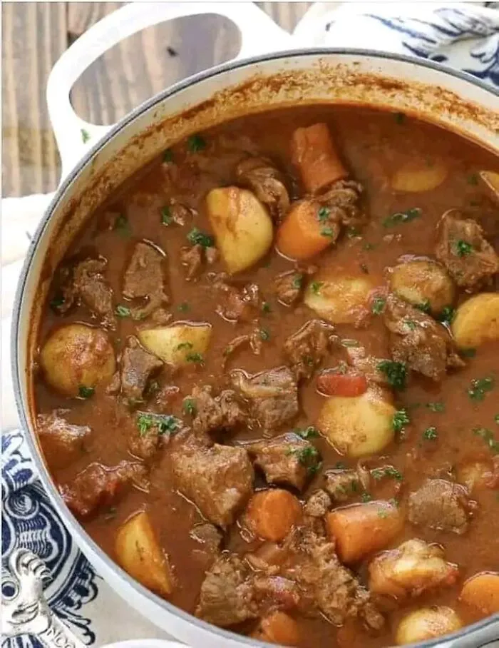 Turns Out, There's A Facebook Group Where People Rate Others' Dishes, And Here Are 50 Of The Most Iconic Ones (New Pics)
