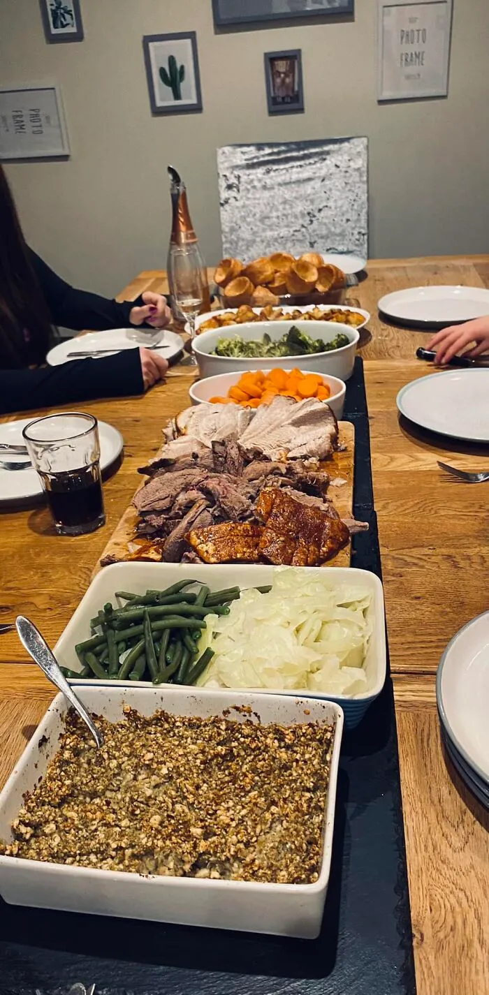 Turns Out, There's A Facebook Group Where People Rate Others' Dishes, And Here Are 50 Of The Most Iconic Ones (New Pics)