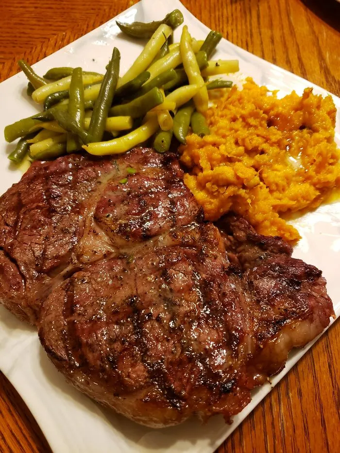Turns Out, There's A Facebook Group Where People Rate Others' Dishes, And Here Are 50 Of The Most Iconic Ones (New Pics)