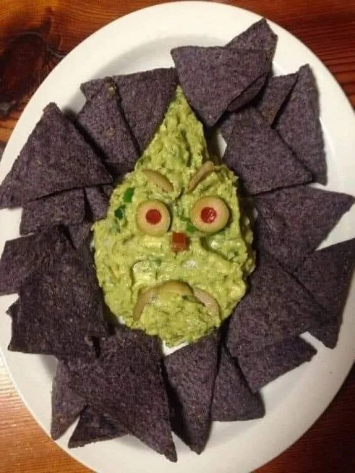 Turns Out, There's A Facebook Group Where People Rate Others' Dishes, And Here Are 50 Of The Most Iconic Ones (New Pics)