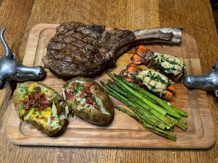 Turns Out, There's A Facebook Group Where People Rate Others' Dishes, And Here Are 50 Of The Most Iconic Ones (New Pics)