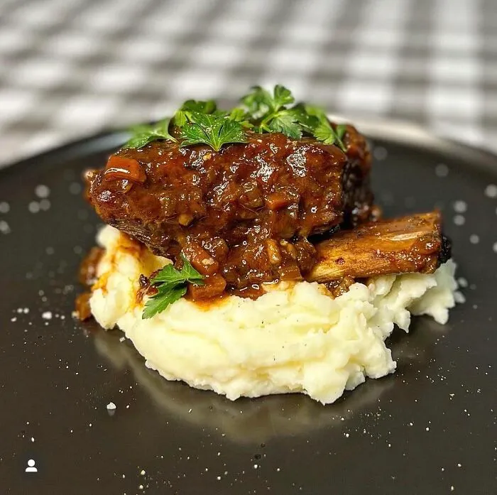 Turns Out, There's A Facebook Group Where People Rate Others' Dishes, And Here Are 50 Of The Most Iconic Ones (New Pics)