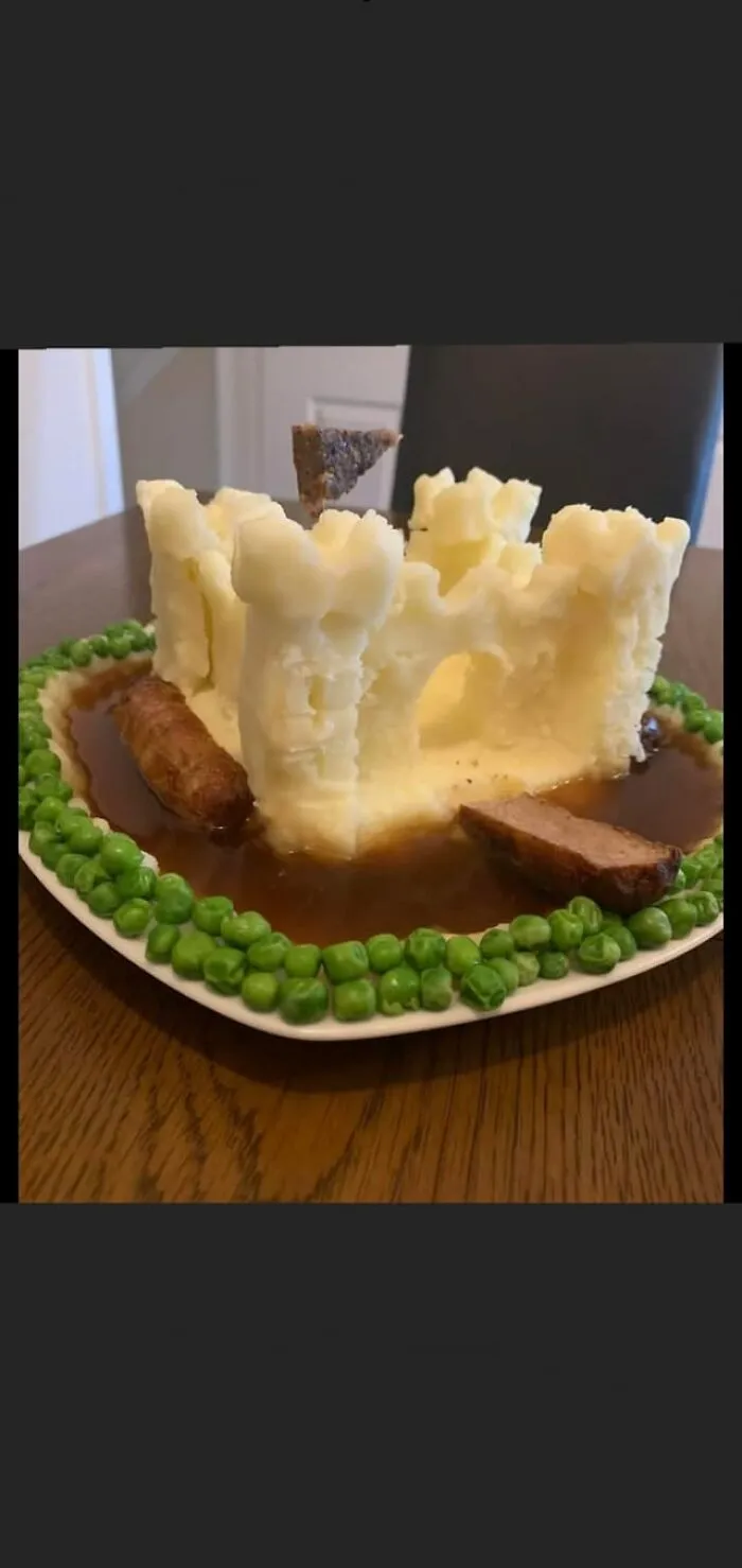 Turns Out, There's A Facebook Group Where People Rate Others' Dishes, And Here Are 50 Of The Most Iconic Ones (New Pics)