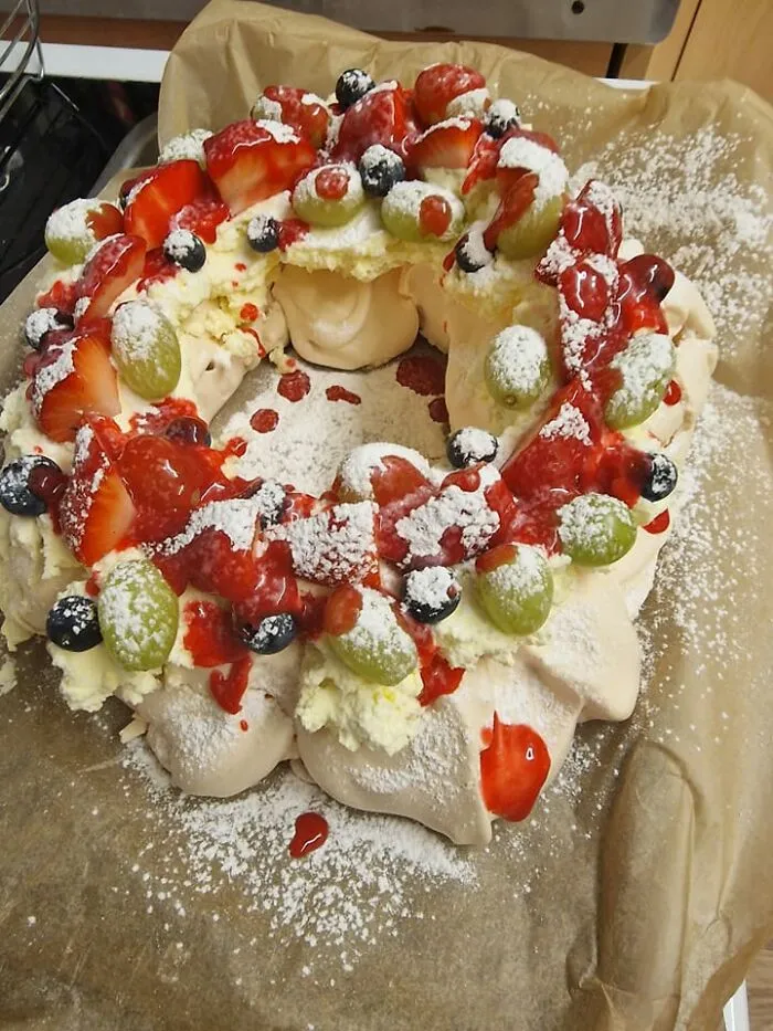 Turns Out, There's A Facebook Group Where People Rate Others' Dishes, And Here Are 50 Of The Most Iconic Ones (New Pics)