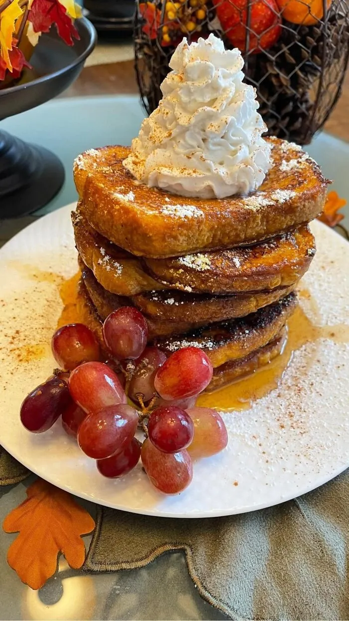 Turns Out, There's A Facebook Group Where People Rate Others' Dishes, And Here Are 50 Of The Most Iconic Ones (New Pics)