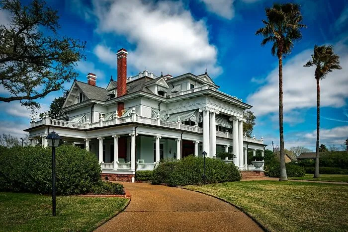 30 Examples Of Privileges That Rich People Have That They Don’t Understand To Be A Privilege