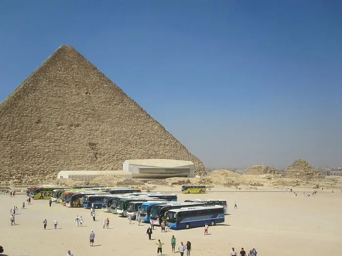 50 Disappointed Tourists Share Travel Destinations From Around The World That Aren't Worth The Hype