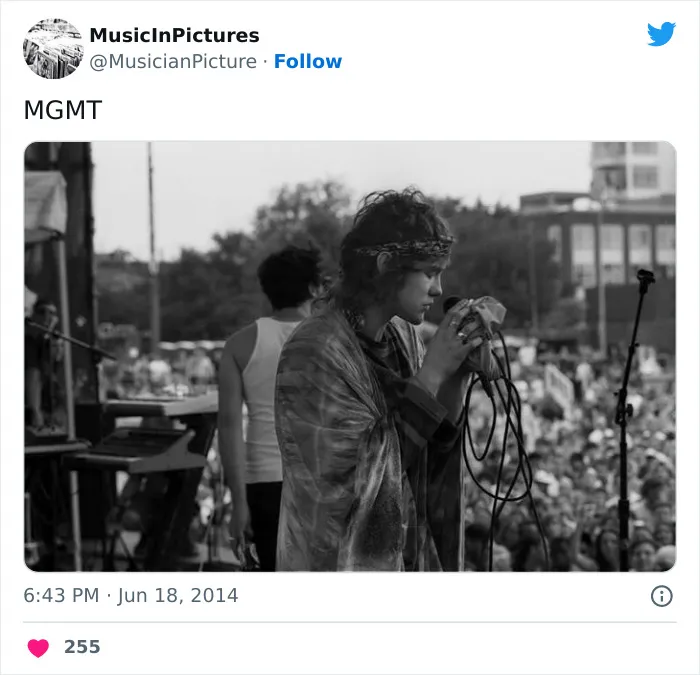 30 Pictures From This Twitter Account Dedicated To Finding Older Pictures Of Musicians Turned Legends