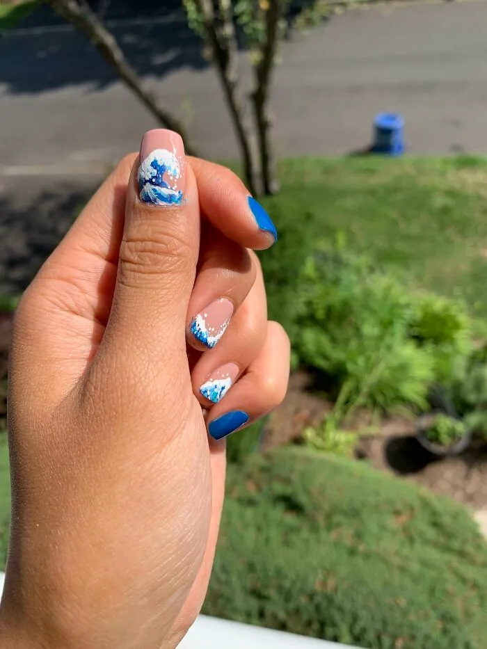 Wave Painting Nail Art