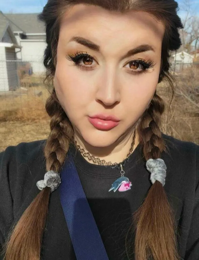 She Claims This Isn’t Shopped, But The Uncanny Valley Vibes Makes Me Think She’s Lying