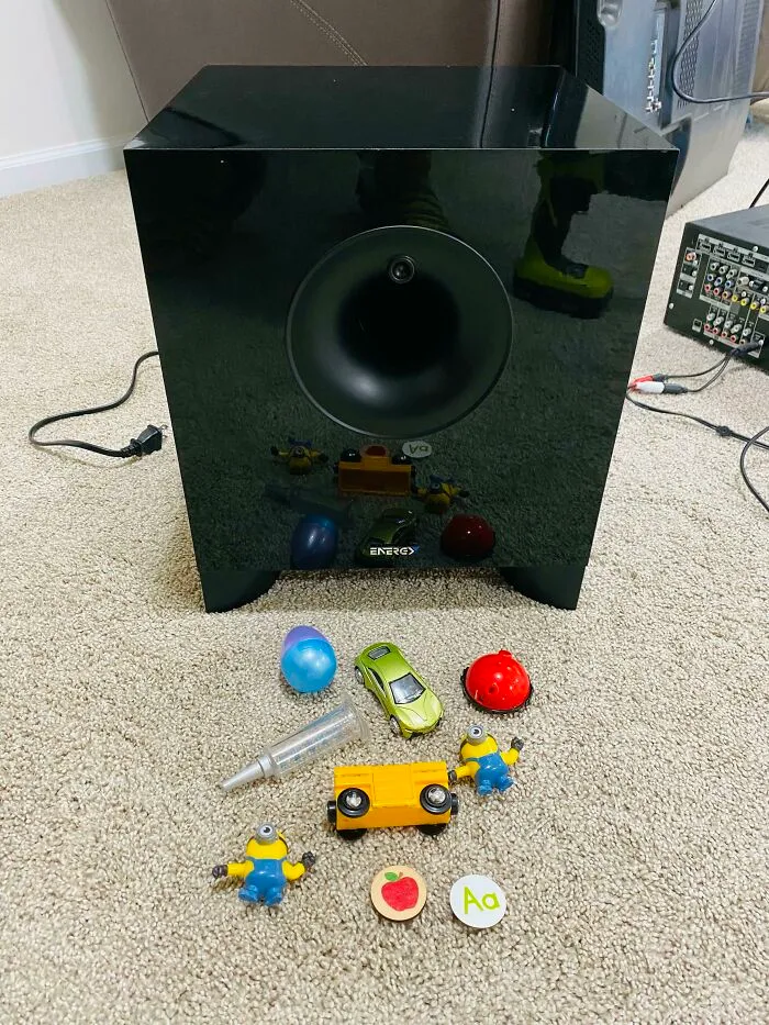 Cosas que he sacado hoy de mi subwoofer