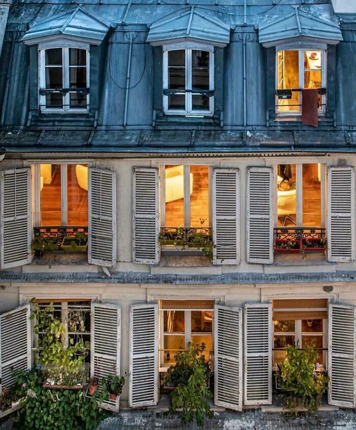 Not My Usual Kind Of Building But I Love It. Paris