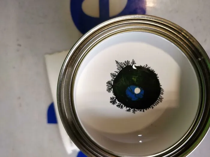 Esta pintura que estaba mezclando parecía un pequeño planeta forestal