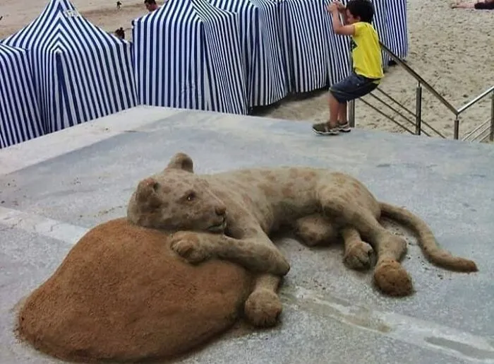 27 Unbelievable Sand Sculptures By This Artist That Might Make You Do A Double Take (New Pics)
