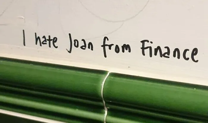 “It’s Graffiti, But Why?”: 30 Laugh-Inducing Bits Of Graffiti That Prove Not Everyone Is Meant To Be An Artist